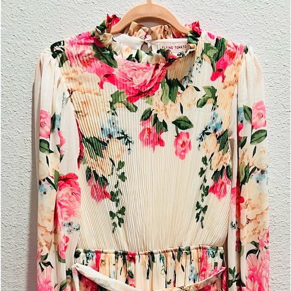 Ivory Floral Dress - Picture 4 of 13